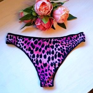 Victoria's Secret thong panties leopard pink!